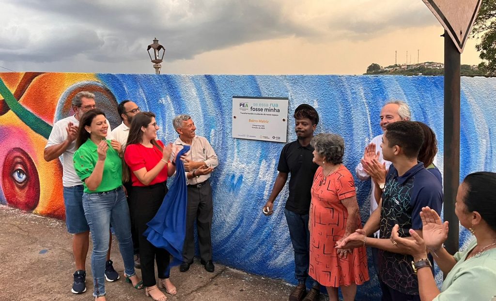 Congonhas ganha muro colorido por Programa de Educação Ambiental da Fundação CSN
